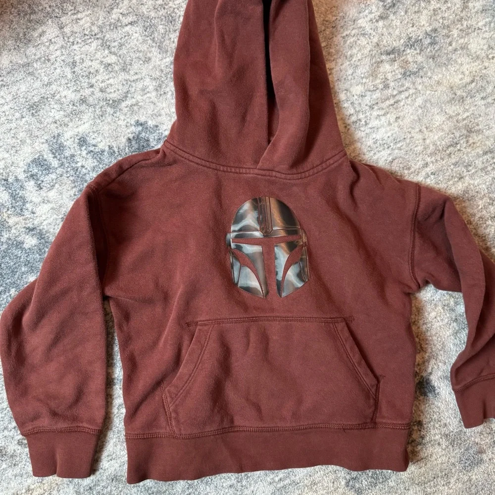 Gap Kids Star‎ Wars Mandalorian Hoodie Burgundy Brown Metallic Helmet Size S 6-7